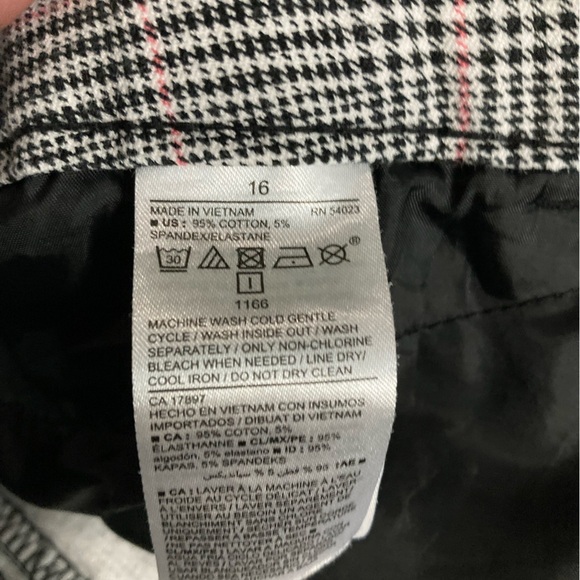 Old Navy Women’s Size 16 Black/White/Pink Pixie Ankle Pants - Picture 4 of 8